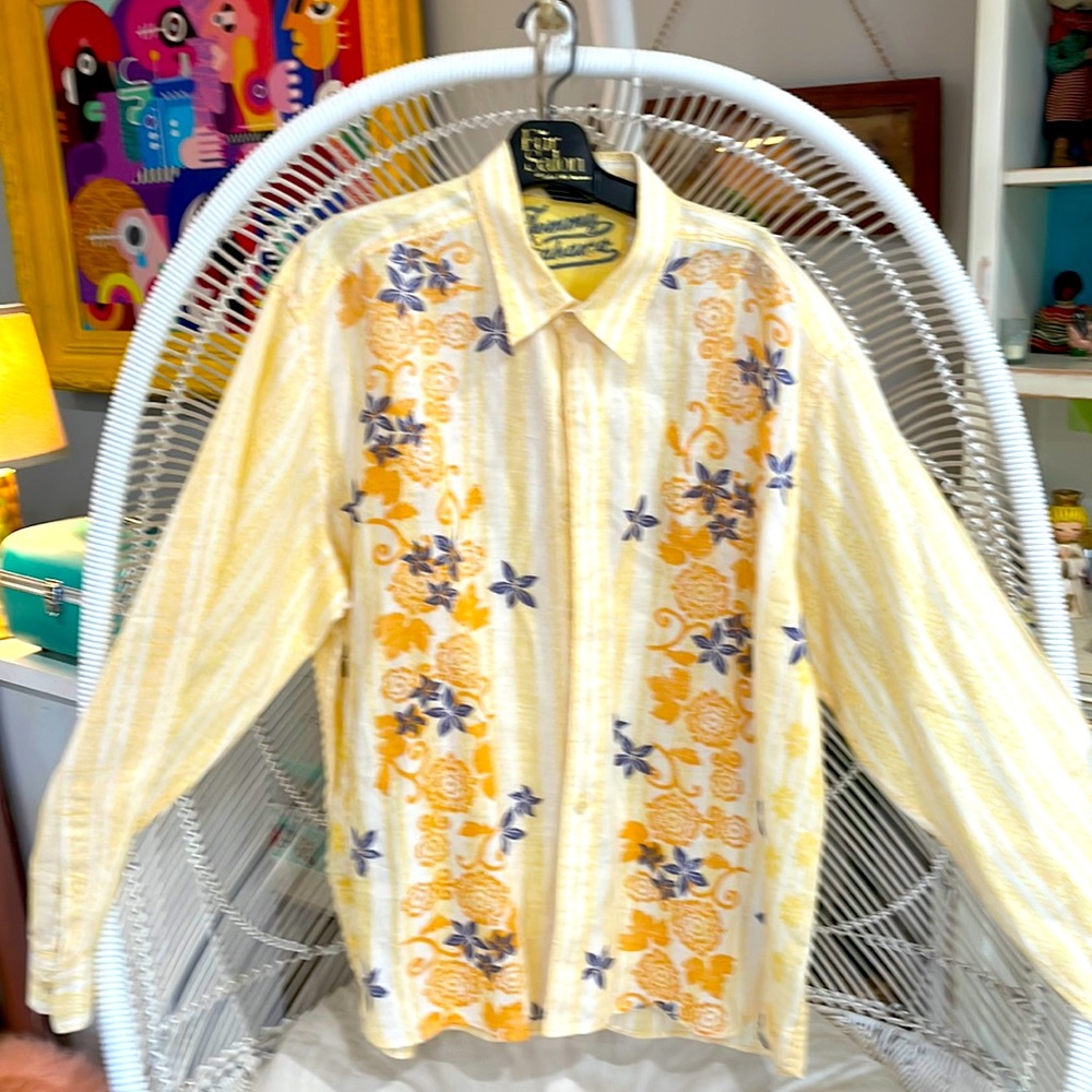Men’s Tommy Bahama button down shirt